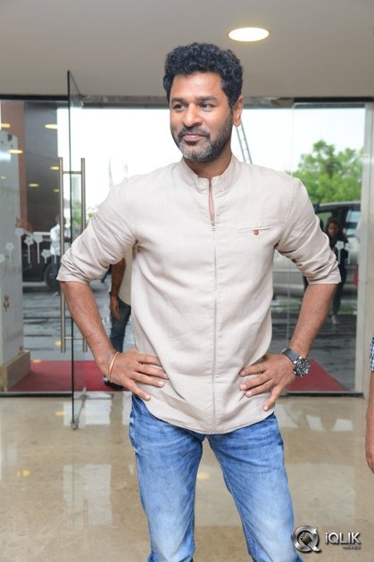 Abhinetri-Movie-First-Look-Launch